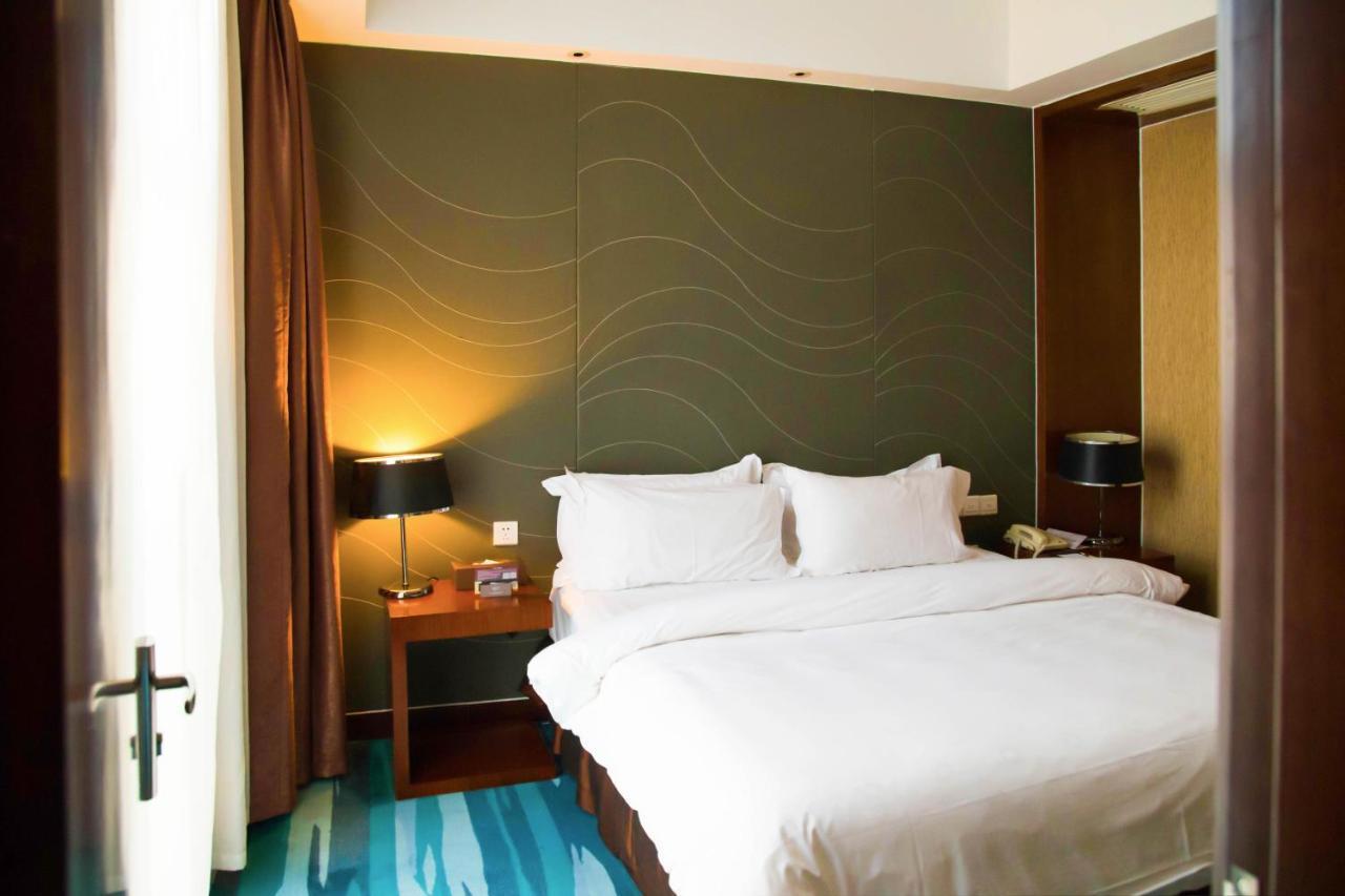 Metropolo, Zhenjiang, Railway Station Wanda Plaza Hotel Zhenjiang  Exterior photo